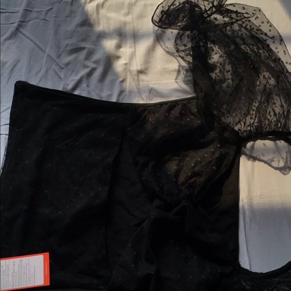 Cut out blouse - Picture 6 of 6